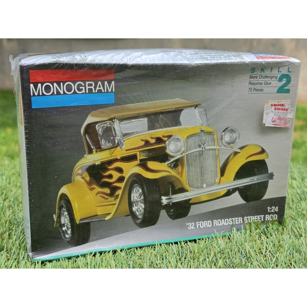 MONOGRAM 1:24 SCALE '32 FORD ROADSTER STREET ROD PLASTIC MODEL KIT #2718 New*